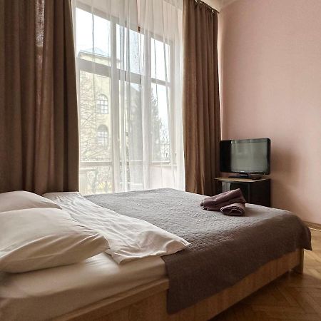 Romantic Apartments - Оn Valova Street Leopoli Esterno foto