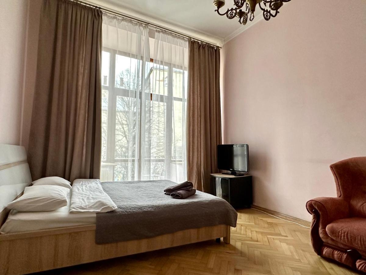 Romantic Apartments - Оn Valova Street Leopoli Esterno foto