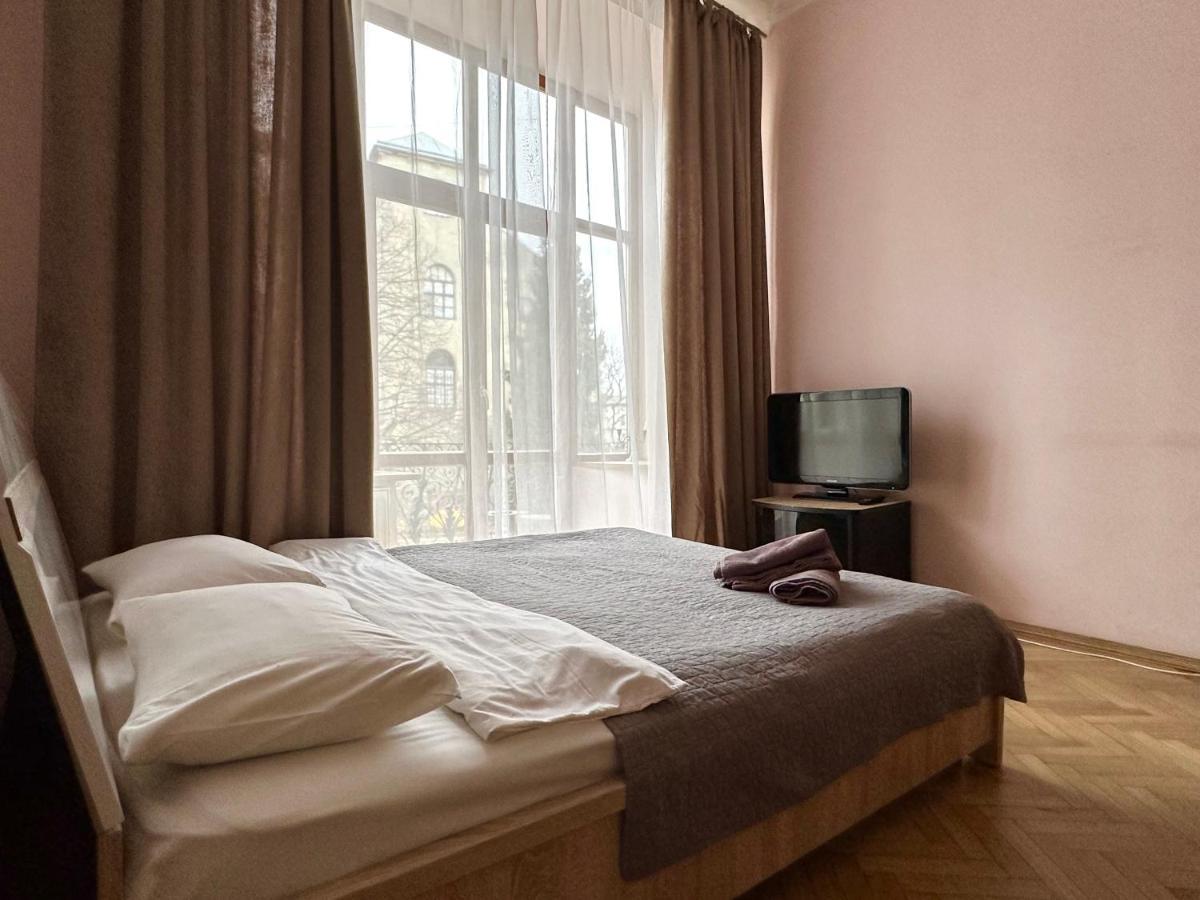 Romantic Apartments - Оn Valova Street Leopoli Esterno foto