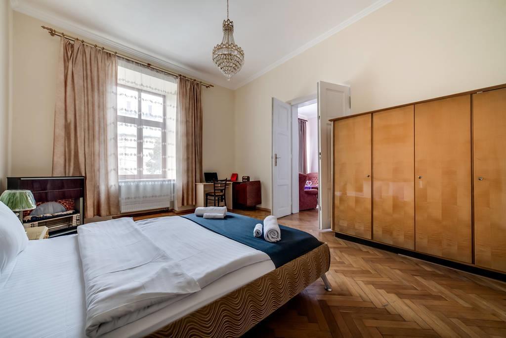 Romantic Apartments - Оn Valova Street Leopoli Esterno foto