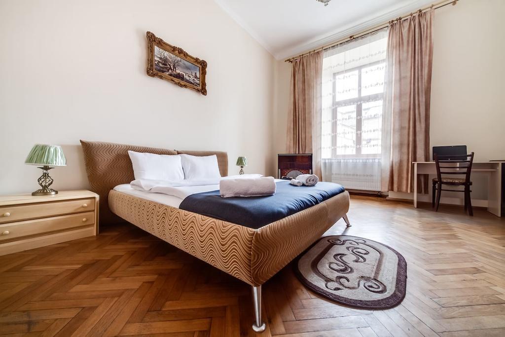 Romantic Apartments - Оn Valova Street Leopoli Esterno foto