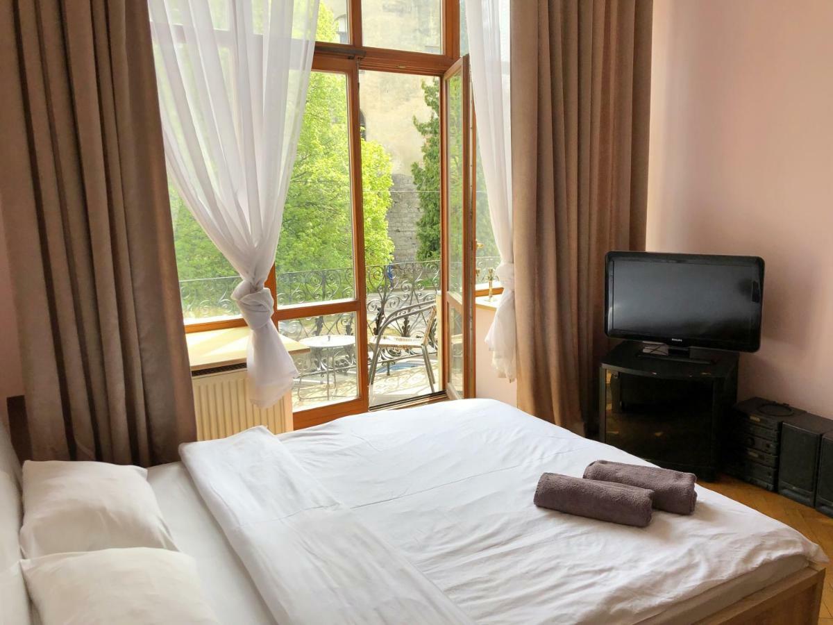 Romantic Apartments - Оn Valova Street Leopoli Esterno foto